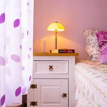 Excellent Center Location 'bear's Den' *